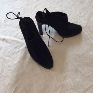 Gucci Women's sz6 Black Suede Lace-Up Heeled Ankle Boots